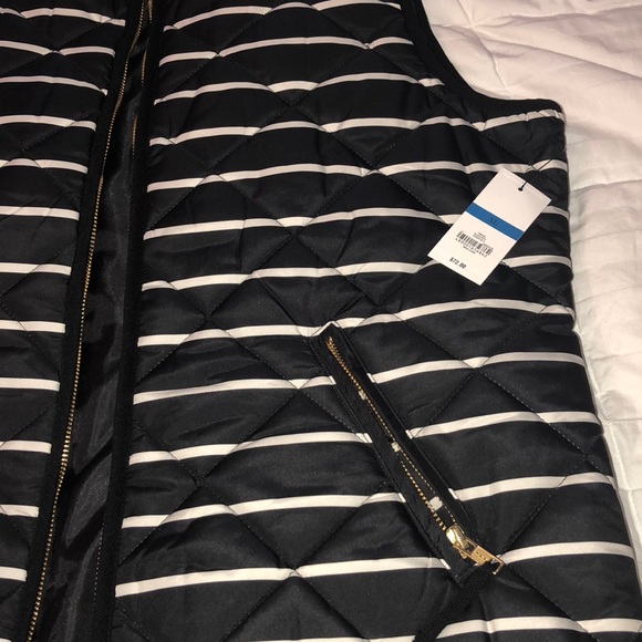 Crown & Ivey  quilted vest NWT - Picture 3 of 4